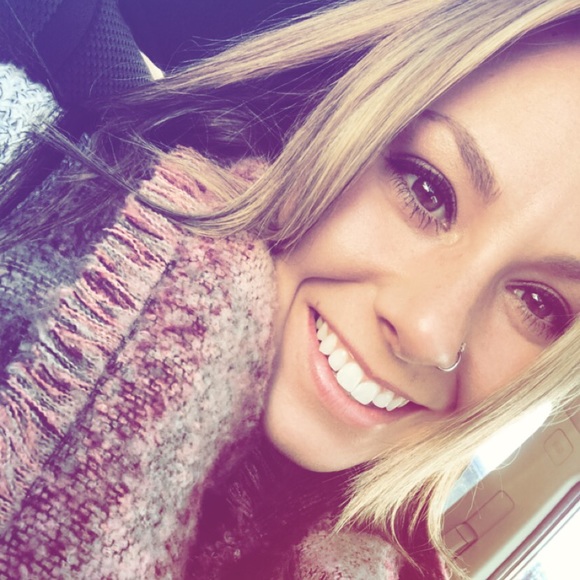 Meet your Posher, Cassie - Picture 4 of 8